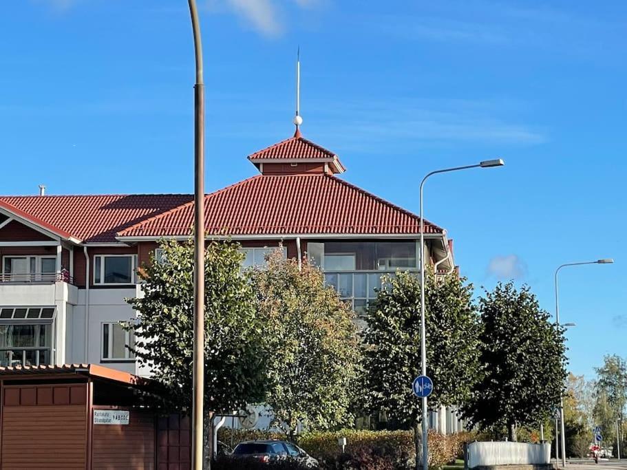 Porvoon Helmi Viehaettaevae Asunto Joen Rannassa Exterior photo