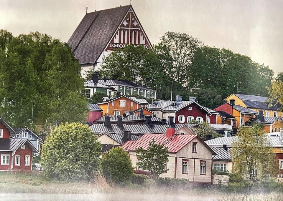 Porvoon Helmi Viehaettaevae Asunto Joen Rannassa Exterior photo
