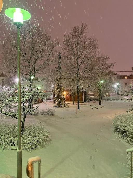 Porvoon Helmi Viehaettaevae Asunto Joen Rannassa Exterior photo